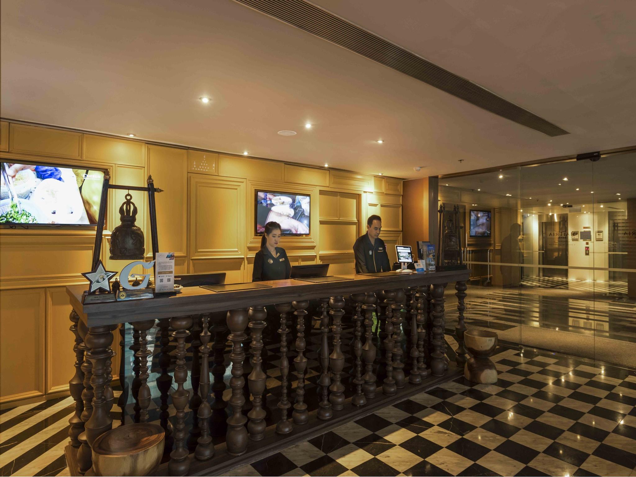 Maitria Hotel Sukhumvit 18 Bangkok - A Chatrium Collection Exterior foto